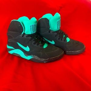 Style code: 537330-040